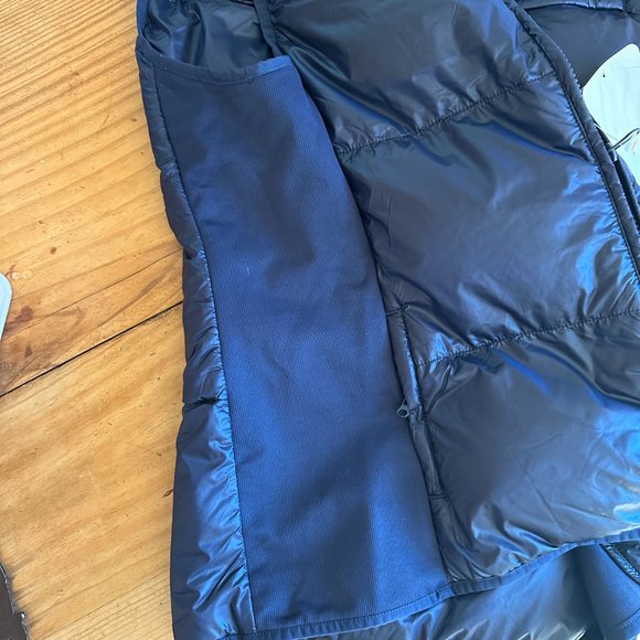 Fabletics Elliot Packable Women's Puffer Vest, Navy Blue, Size Large - Picture 3 of 7